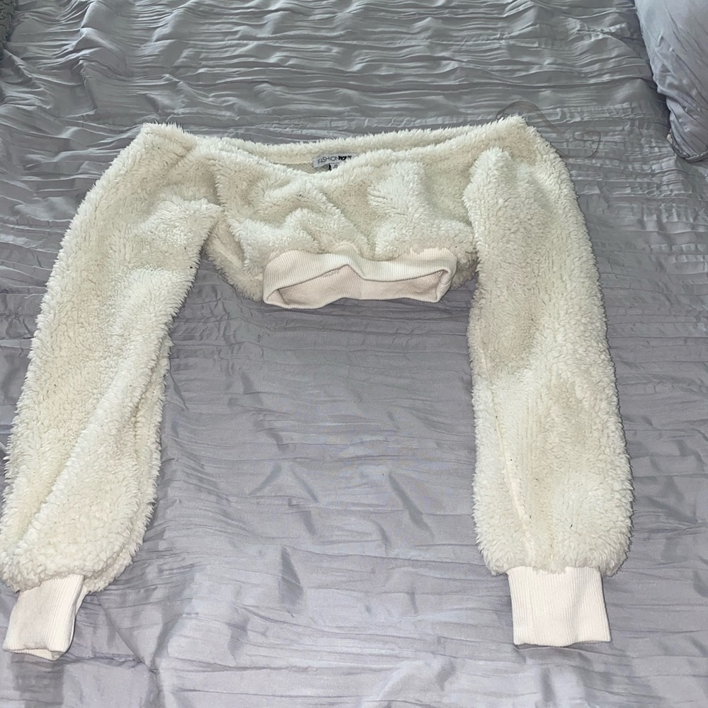 Fashion Nova white fuzzy cropped sweater. - Picture 3 of 4